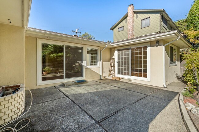Building Photo - 2726 El Prado Rd