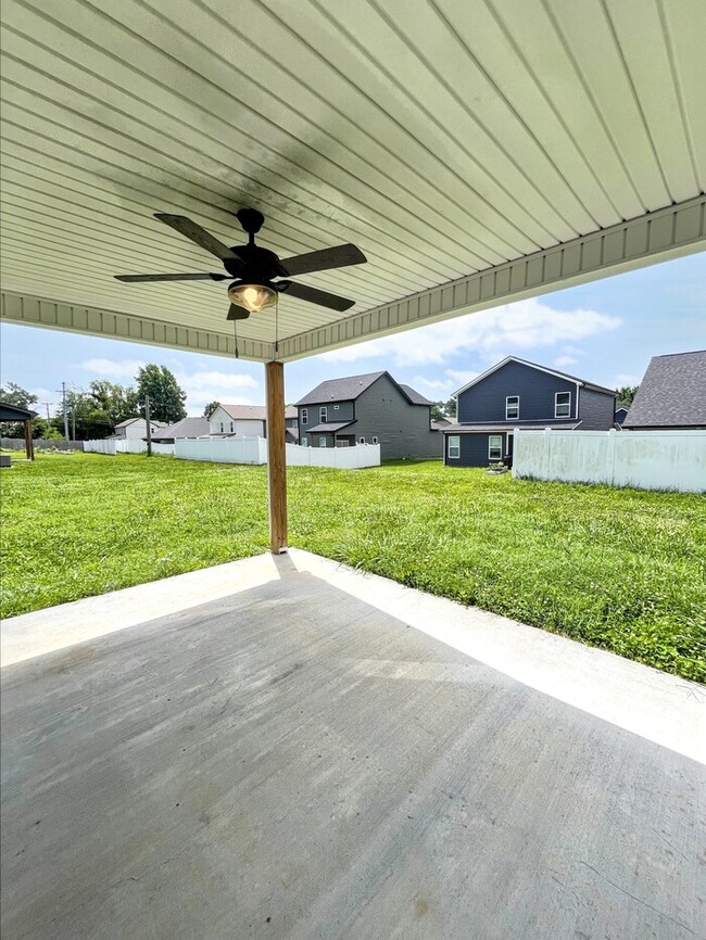 Building Photo - 220 Notgrass Rd