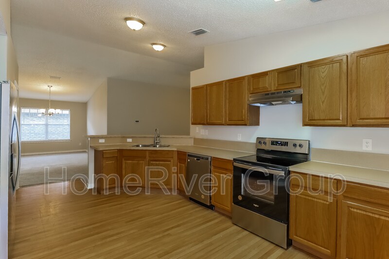 Building Photo - 6307 Ironside Dr S