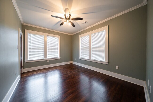 Building Photo - Charming home, great condition!
