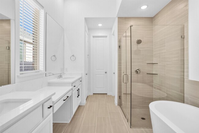 Building Photo - 256 Sky Top Dr