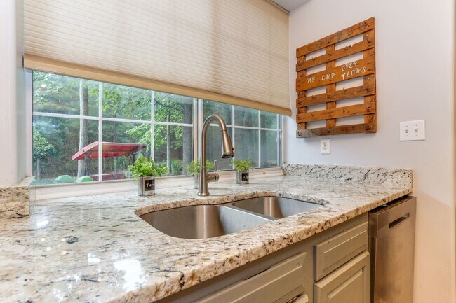 Building Photo - 119 Brassie Dr