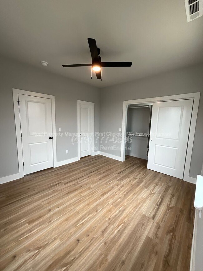 Building Photo - 1042 S Laramie Hts