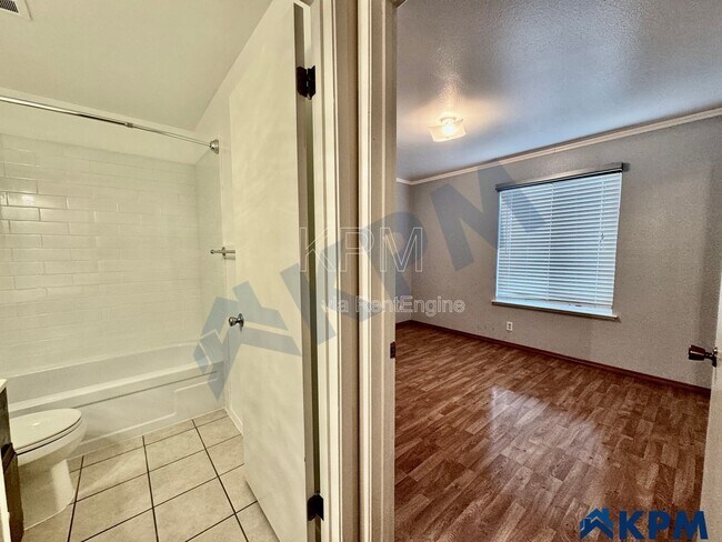 Building Photo - 3790 W Benjamin Holt Dr