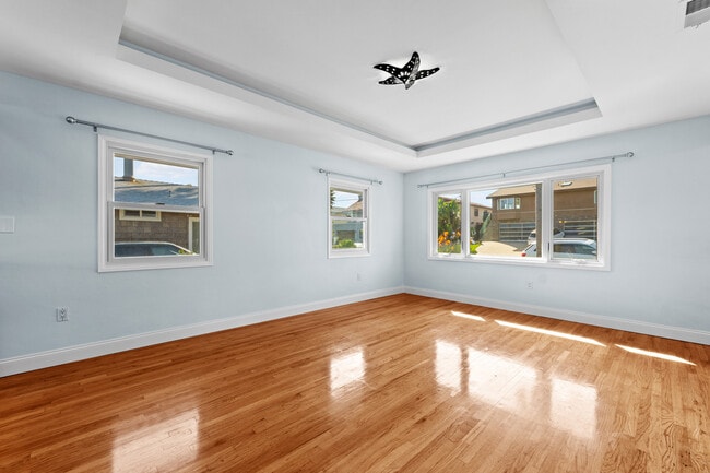 Building Photo - 425 Neptune Ave