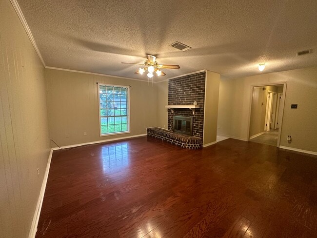 Building Photo - Beautiful 3 Bedroom Southern Hills Home