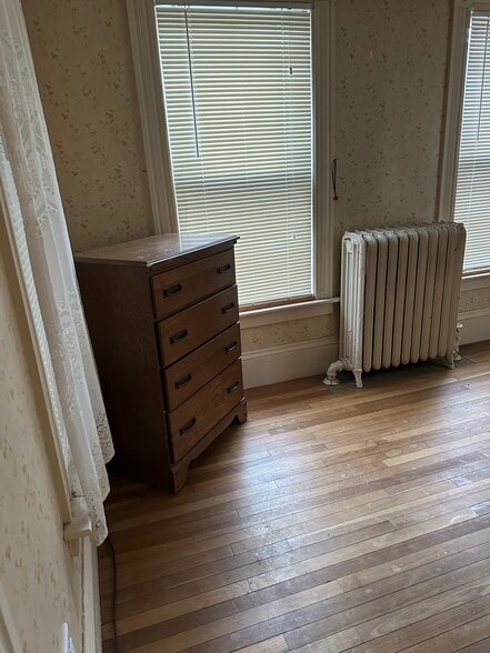 Building Photo - 5 Bayley Ave