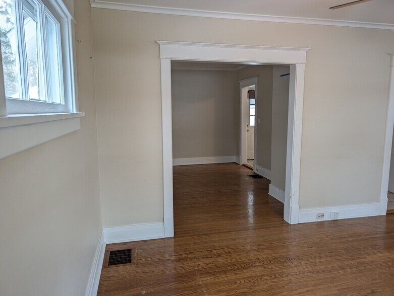 Building Photo - 81 Church St