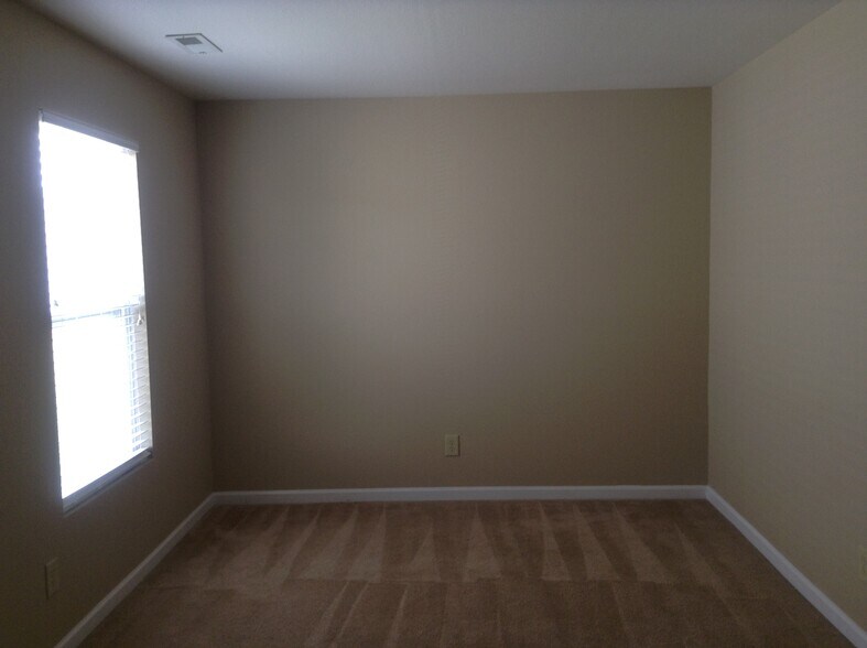 Building Photo - 14237 Luscombe Farm Rd