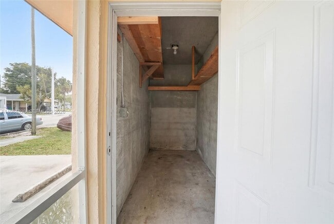 Building Photo - 2875 NW 9th Ct