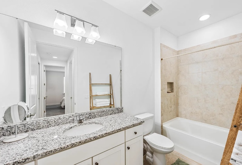 Building Photo - 8570 Island Breeze Ave