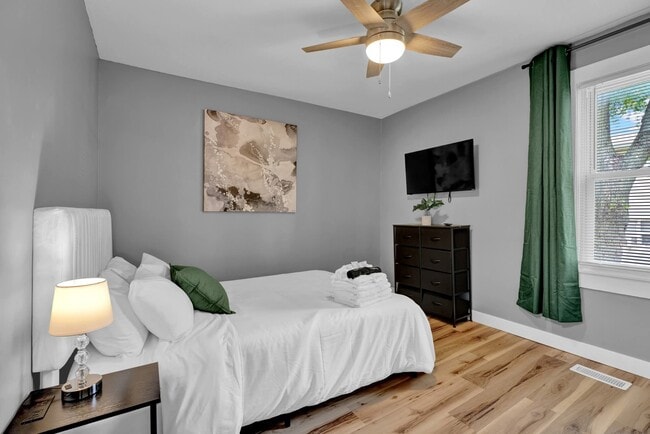 Building Photo - 1709 Clay St