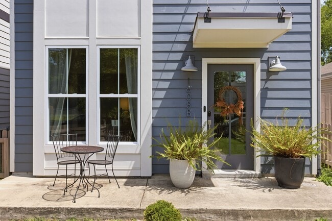 Building Photo - 1608 16th Ave N