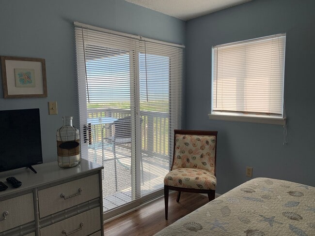 Building Photo - Oceanfront Long-Term Rental at Sand Dollar...