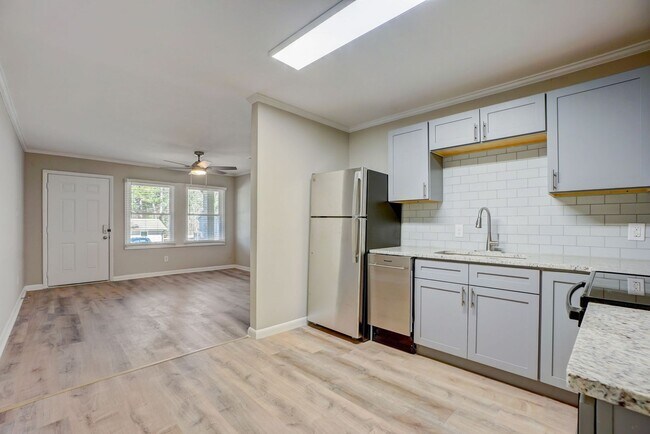 Building Photo - Gorgeously Renovated Apartments