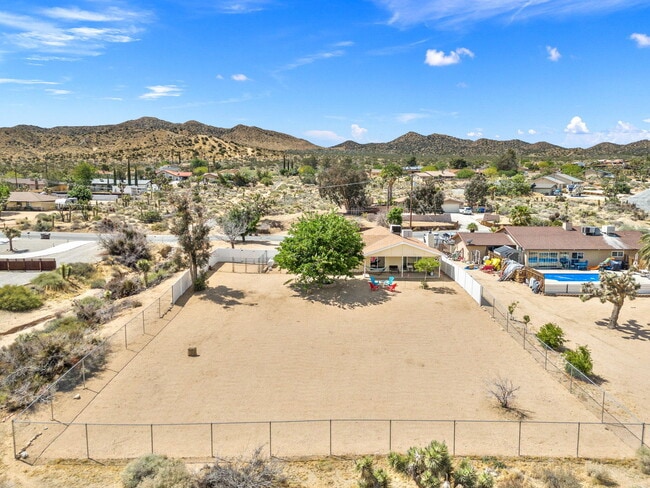Building Photo - 56034 Desert Gold Dr