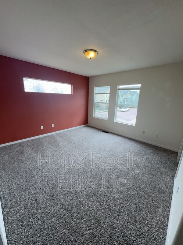 Building Photo - 5198 Dovetail Ln