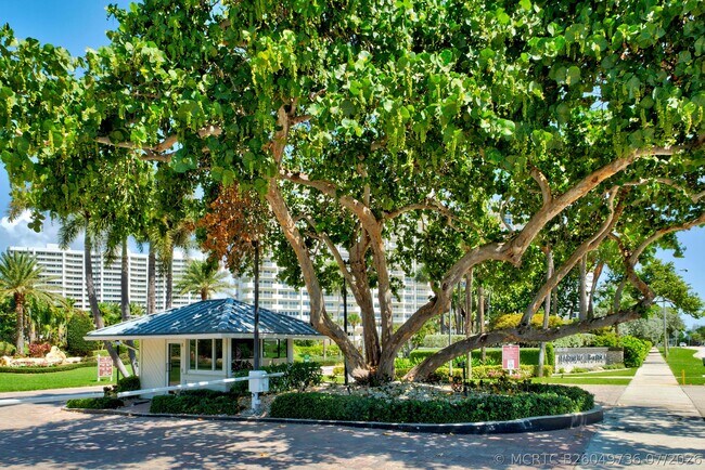 Building Photo - 4201 N Ocean Blvd