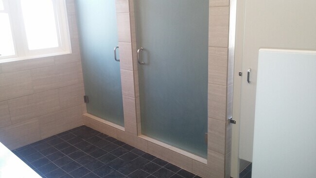 Common area bathroom - 10938 Strathmore Dr