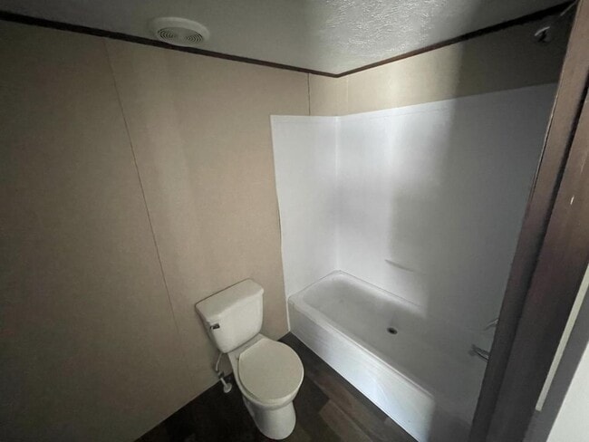 Building Photo - 555 Crandlemire Rd