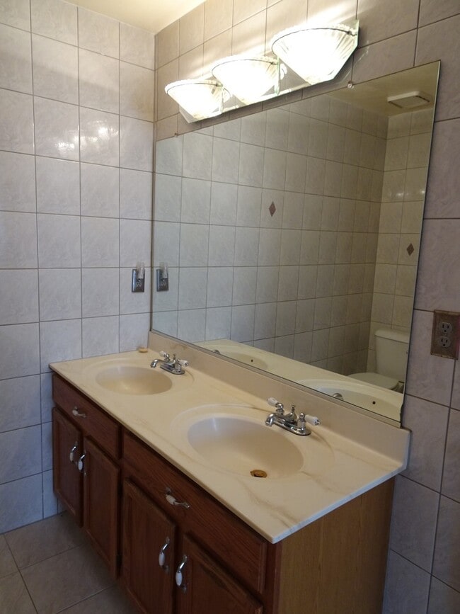Building Photo - Single Family Ranch in Fawn Lake Newport N...