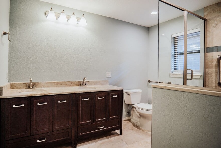 Building Photo - 3205 Winchester Dr