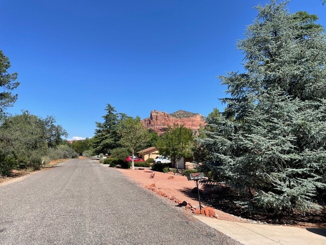 Building Photo - Village of Oak Creek  6-MONTH LEASE TERM