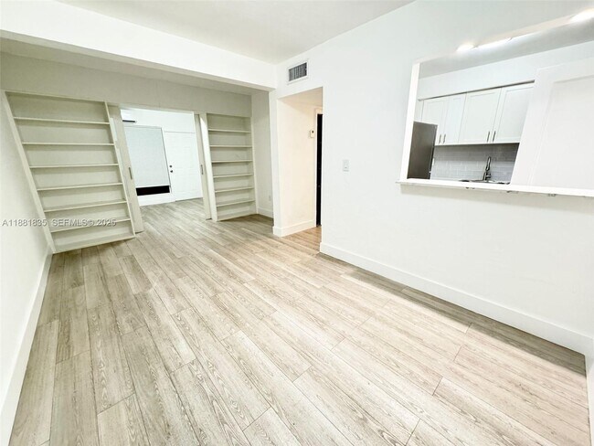 Building Photo - 7435 Byron Ave