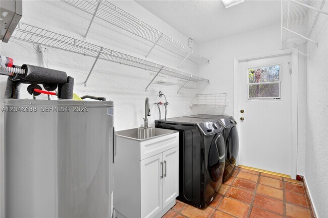 Building Photo - 14121 SW 97th Ave