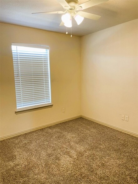 Building Photo - 2320 Calendar Ct