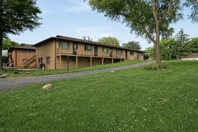 Building Photo - 322 Maple Dr