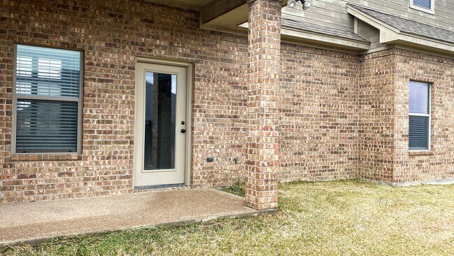 Building Photo - 3132 Stallion Dr