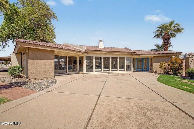 Building Photo - 1111 E University Dr