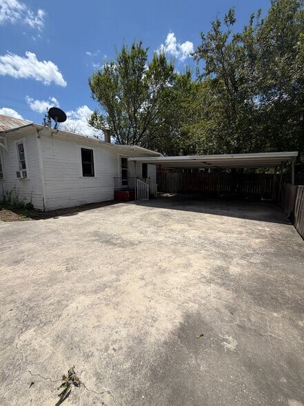 Building Photo - 2019 Martin Luther King Dr