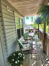 Building Photo - Top floor, corner unit condo off Shore Drive just two blocks from the bay!