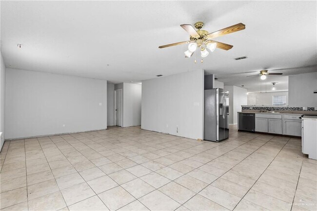 Building Photo - 20 Llano Grande Ln