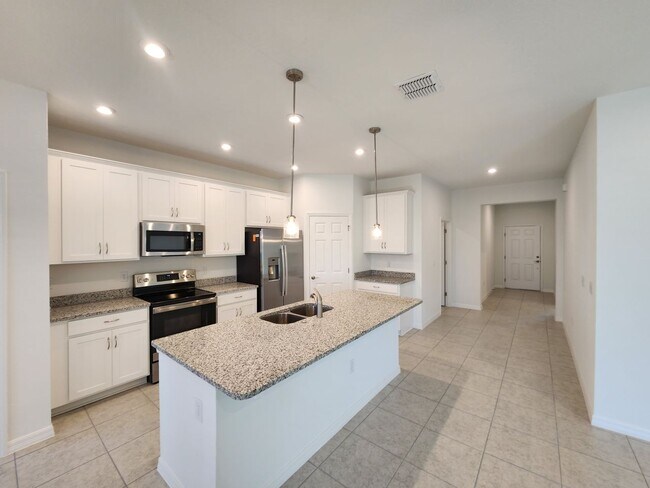 Building Photo - 33286 Country House Dr