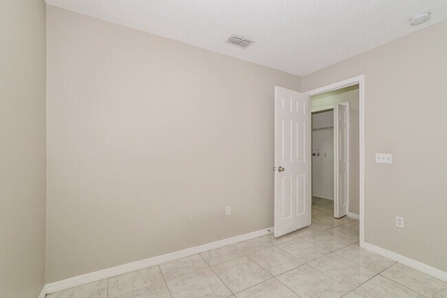 Building Photo - 417 Delicata Dr