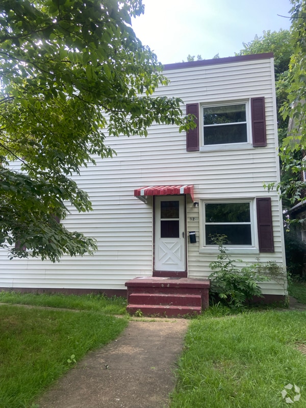 Building Photo - 328 6th Ave W