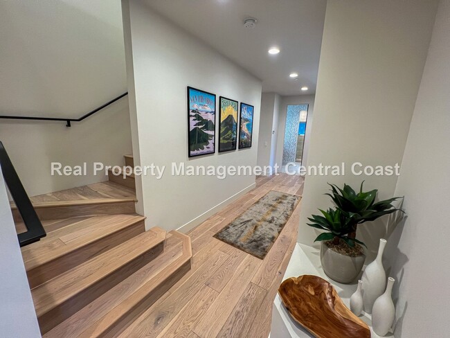 Building Photo - AVAILABLE JANUARY - Fully Furnished Modern...