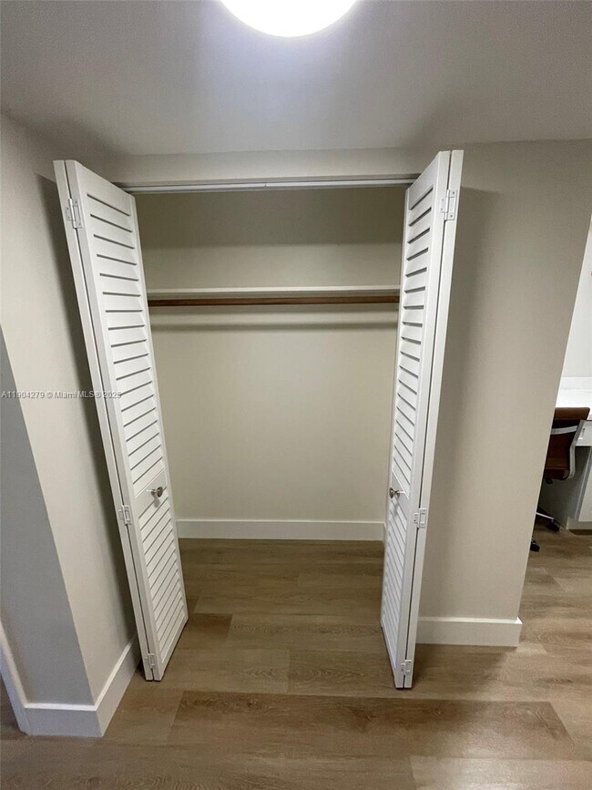 Building Photo - 8107 SW 72nd Ave