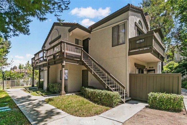 Building Photo - 22757 Lakeway Dr