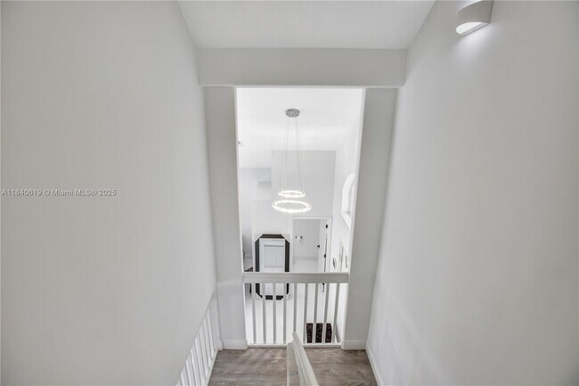 Building Photo - 3432 SW 49th St