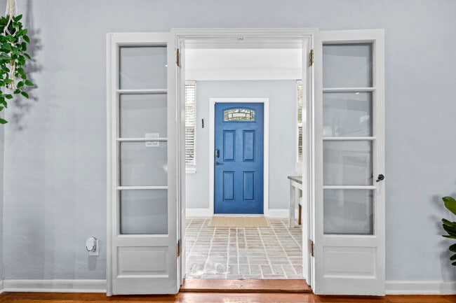 Building Photo - 3201 Poinsettia Ave