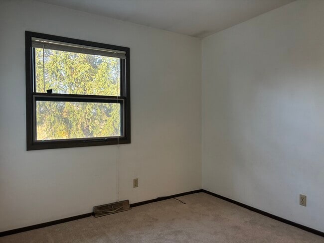 Building Photo - 6506 Putnam Rd