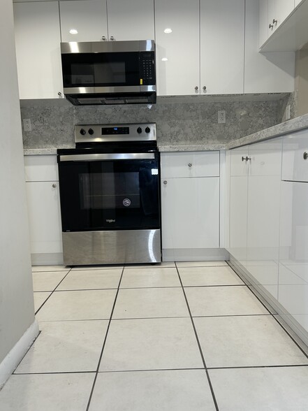 Building Photo - 10255 NW 9th Street Cir