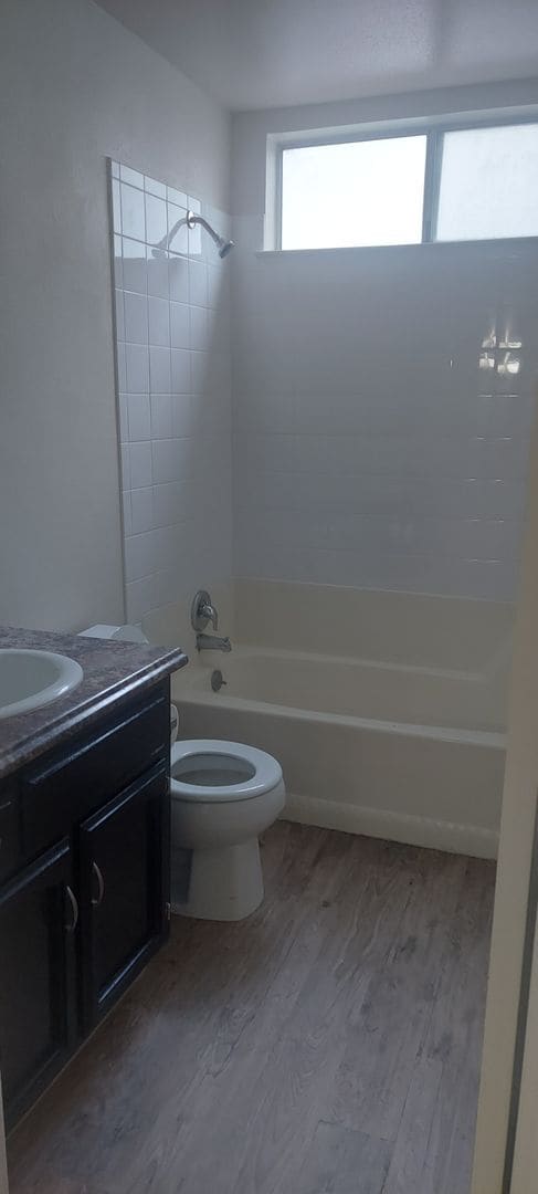 Building Photo - 1040 E Donna Dr