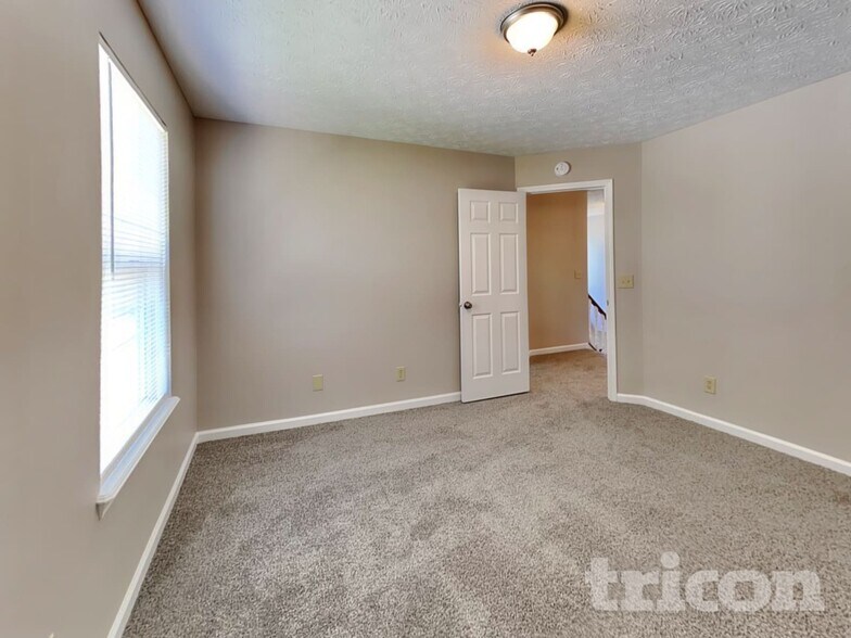 Building Photo - 1022 Pine Mountain Way