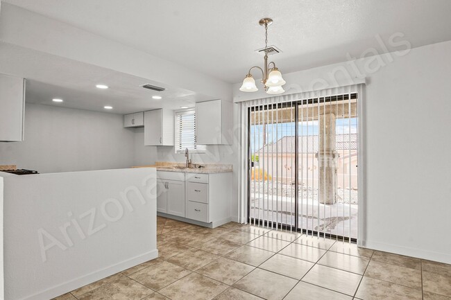 Building Photo - 2699 Smoketree Ave N