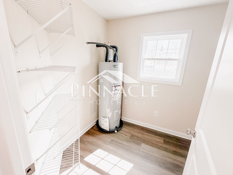 Building Photo - 233 Munford St